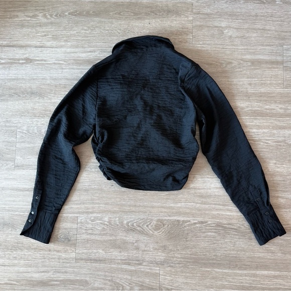 NWOT Meshki AADYA Long Sleeve Collar
V Neck Crop Top In Black, Size Small - Picture 2 of 5